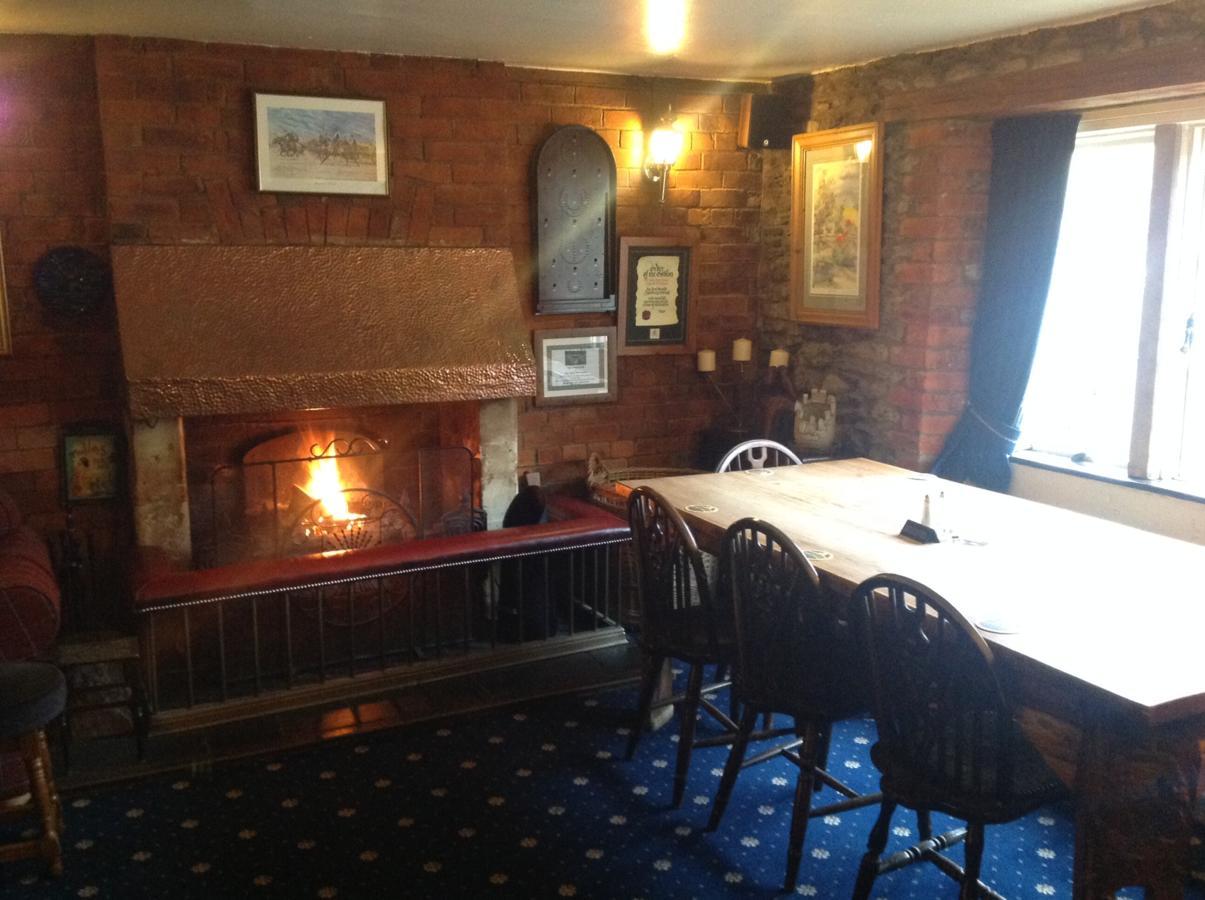 The Jolly Huntsman Chippenham (Wiltshire) Exterior foto